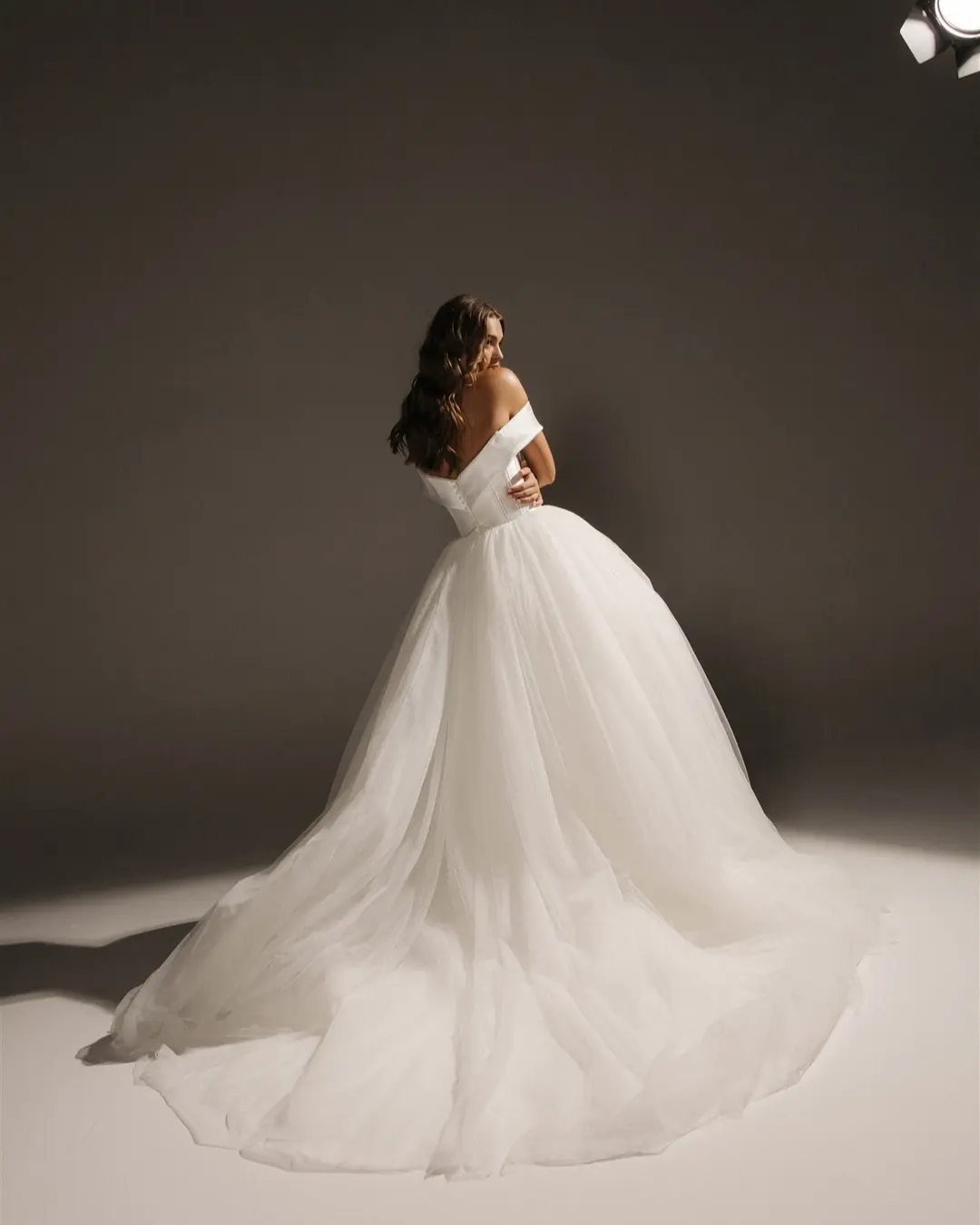 Women's Tulle Skirt High Waist A Line Long Skirt for Wedding Party White Tulle Fabric Skirt with Train for Bridal Dress