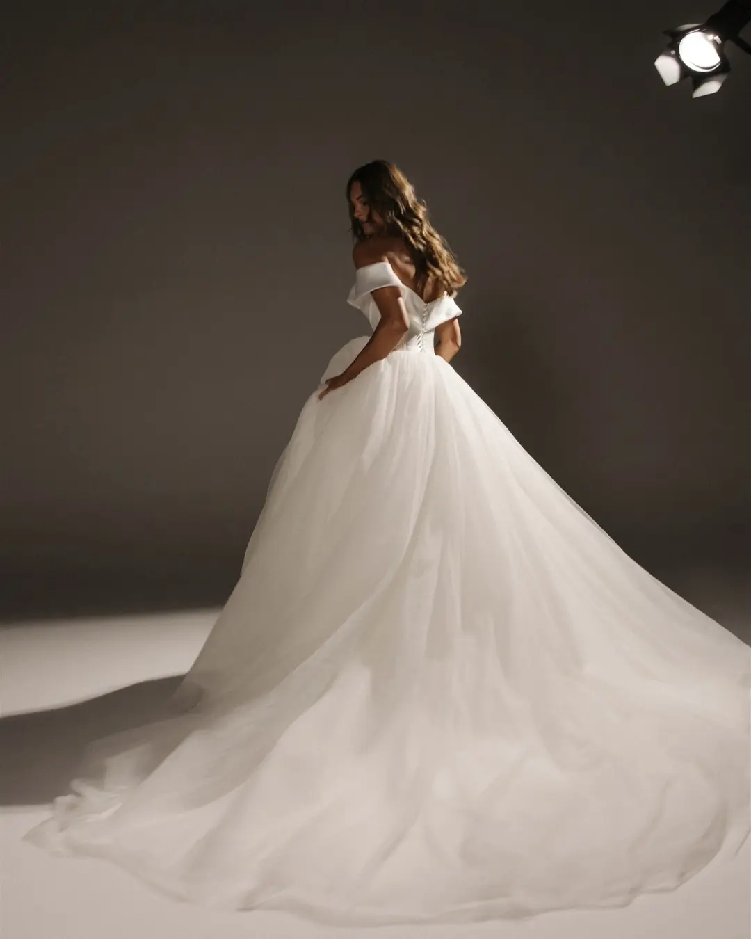Women's Tulle Skirt High Waist A Line Long Skirt for Wedding Party White Tulle Fabric Skirt with Train for Bridal Dress