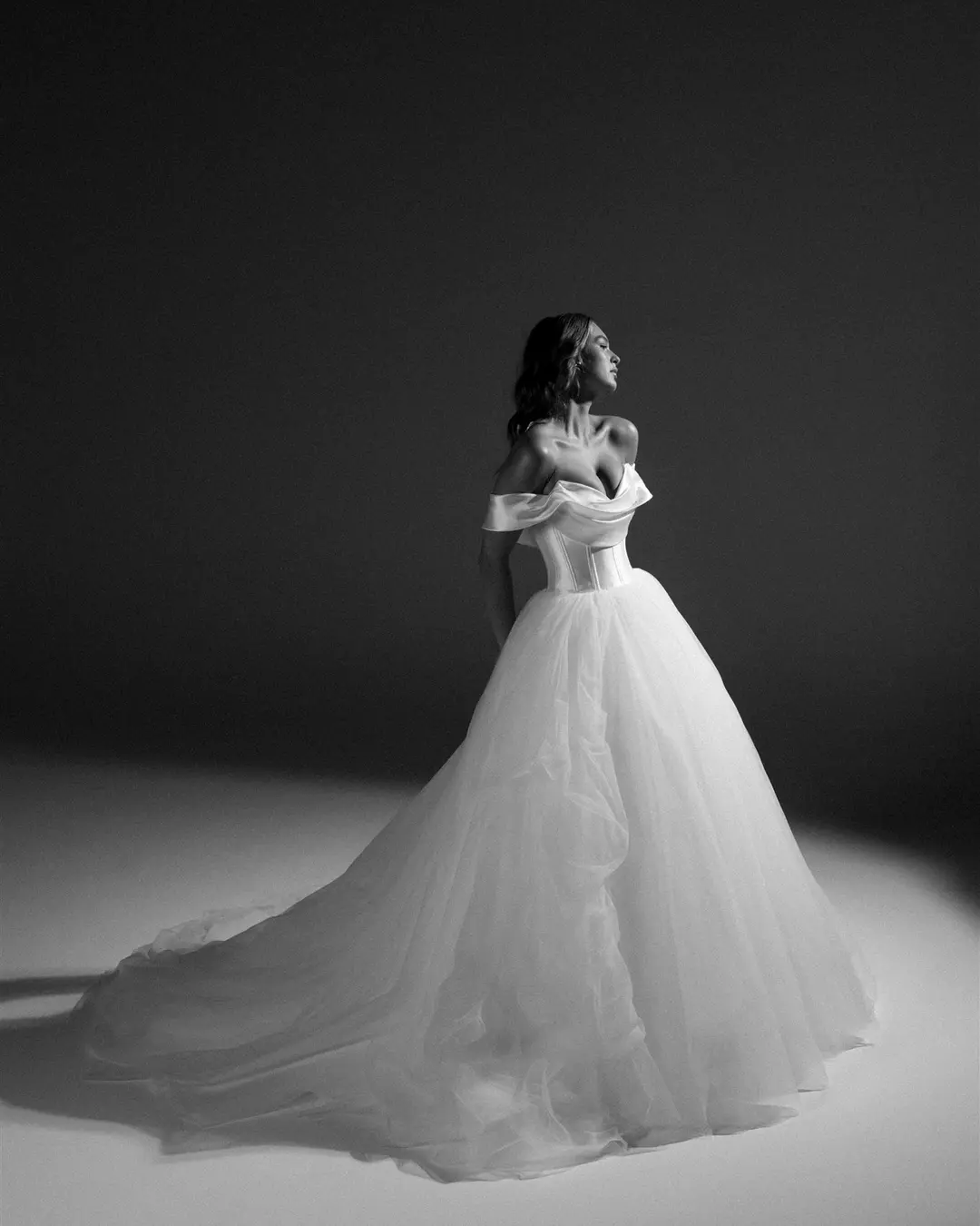 Women's Tulle Skirt High Waist A Line Long Skirt for Wedding Party White Tulle Fabric Skirt with Train for Bridal Dress