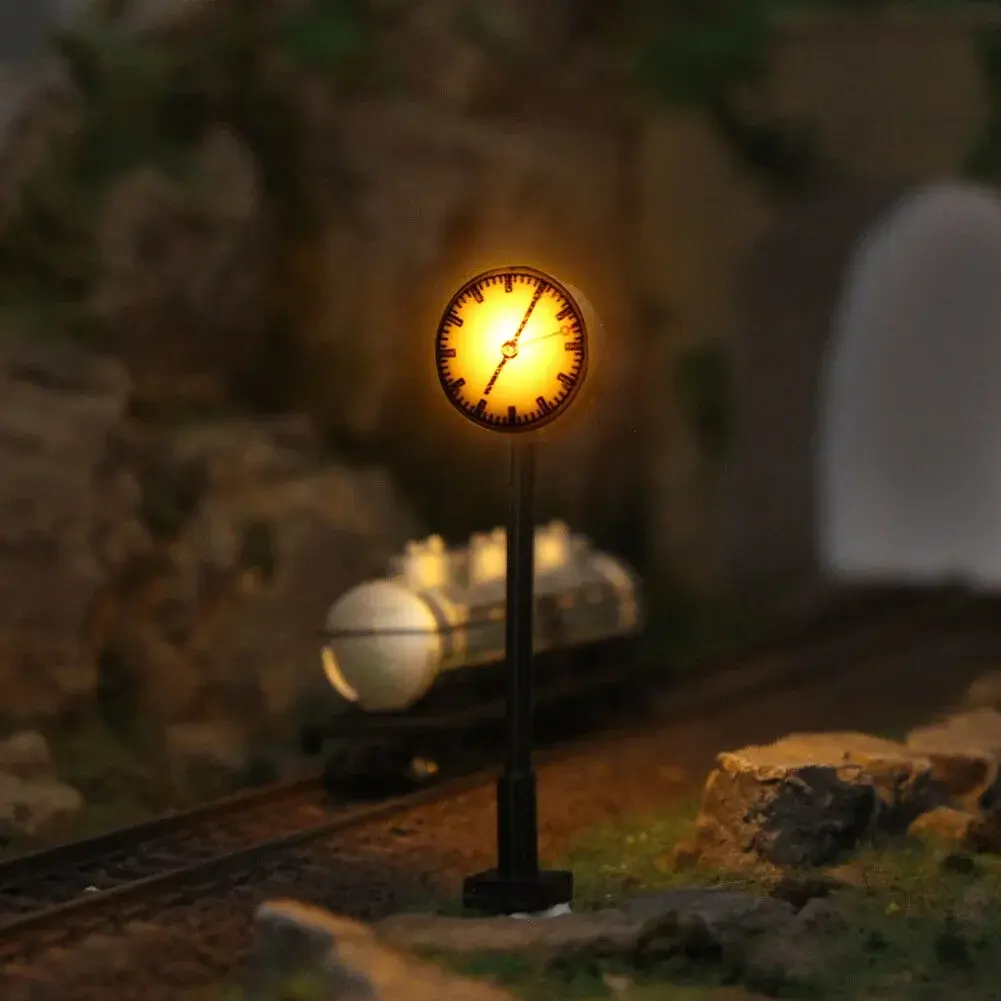 3pcs Platform Clock Lamp Model Railway Light Layout Model Railway HO Scale 1:87 Lights Lit Platform HO Scale Clock Lamp