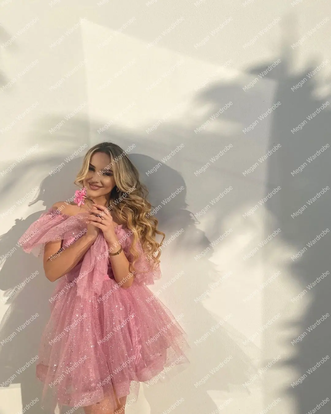 Sparkling Pink Short Tulle Dresses V Neck Sleeveless Mini Length Puffy Girls Women Dressing Gowns For Photo Shoot