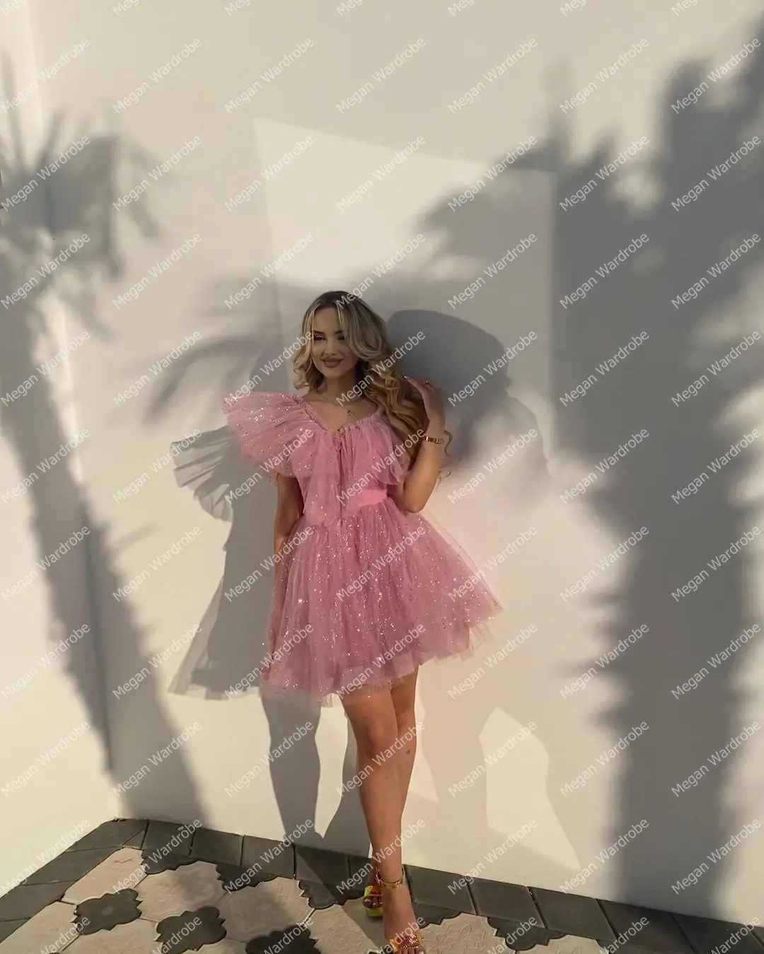 Sparkling Pink Short Tulle Dresses V Neck Sleeveless Mini Length Puffy Girls Women Dressing Gowns For Photo Shoot