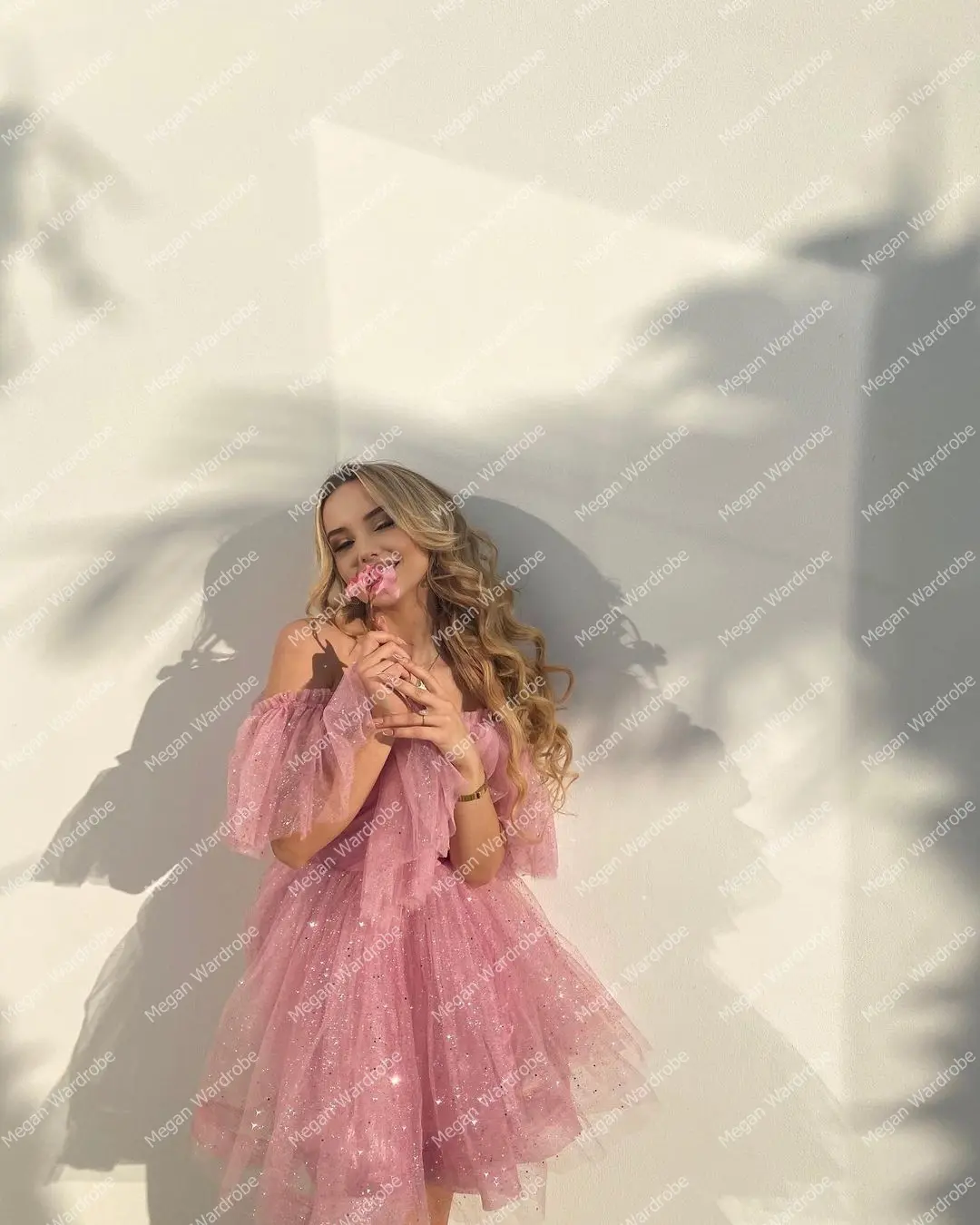 Sparkling Pink Short Tulle Dresses V Neck Sleeveless Mini Length Puffy Girls Women Dressing Gowns For Photo Shoot