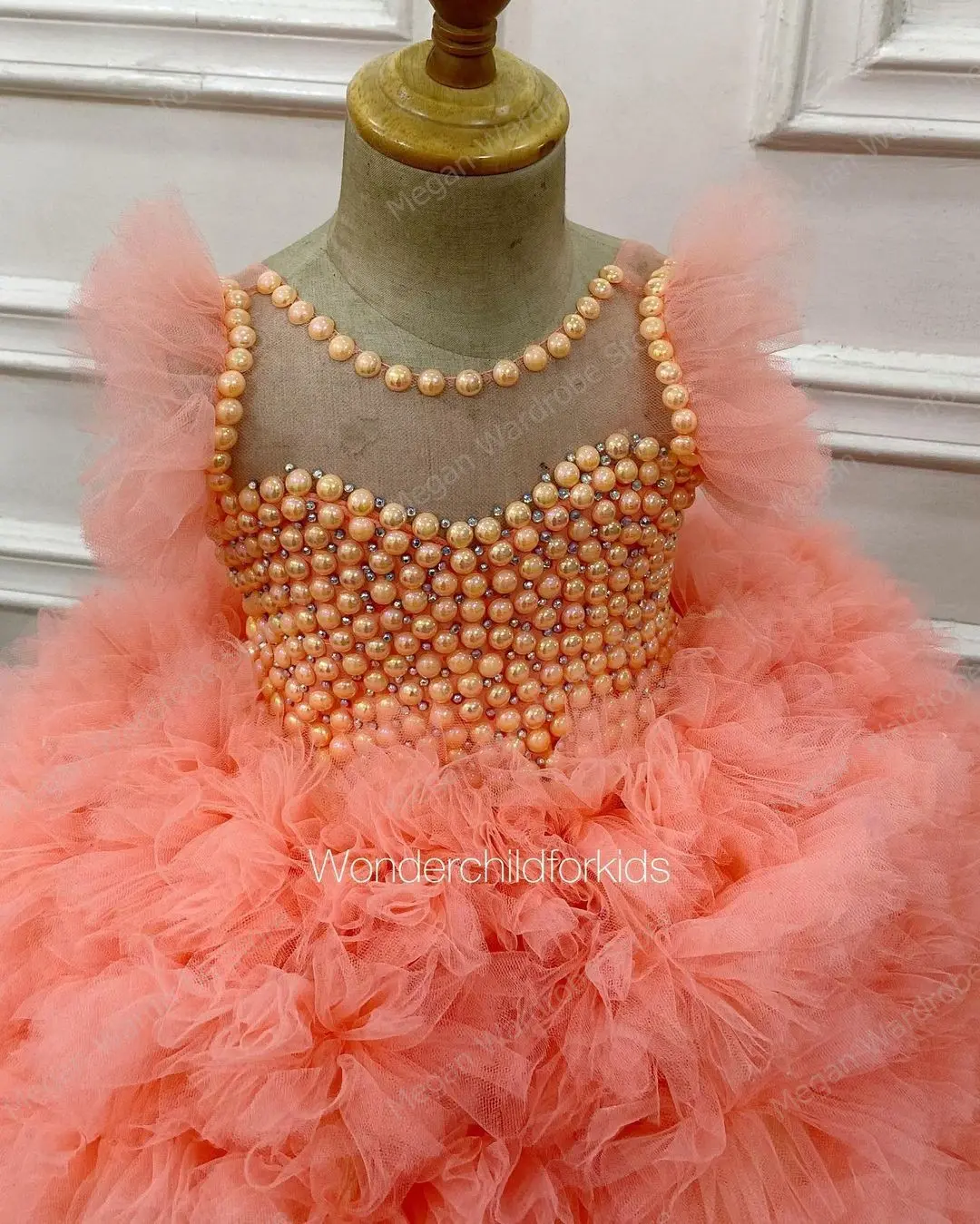 Delicate Ruffles Pleated Girls Dresses Luxury Beading Ruffled Short Tulle Dress For kids Cute Bow Back Birtyday Party Dress Chil