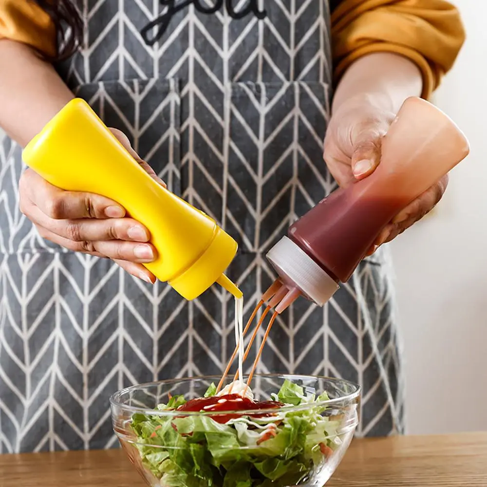 New Plastic Squeezing Sauce Bottle Graduated 3 Nozzles Gravy Boats Reusable Squeezable Squeeze Bottles