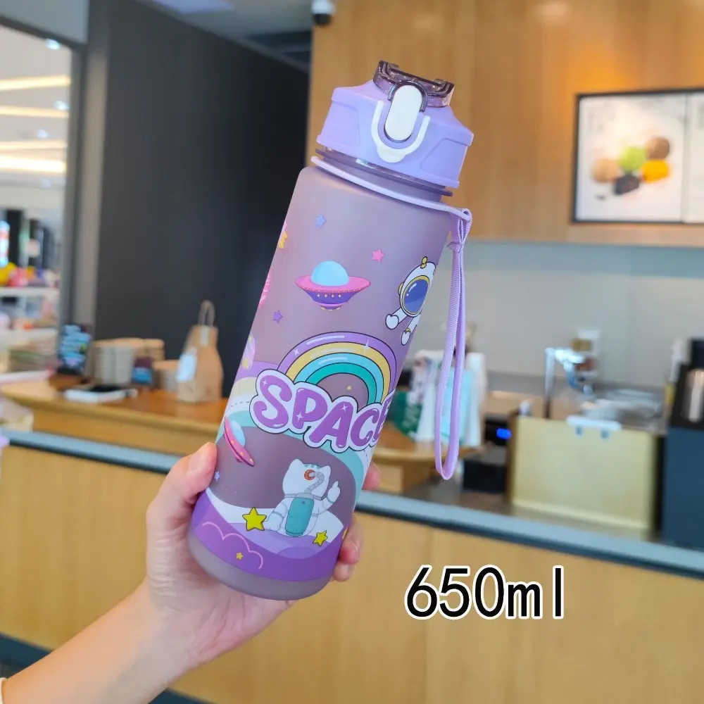 Random Cartoon Astronaut Plastic Space Cup Portable Rope Sippy Cup Student Water Cup with Latch