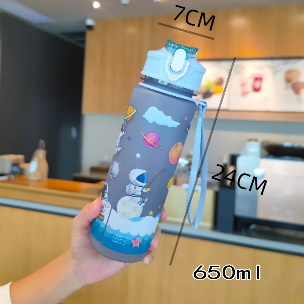 Random Cartoon Astronaut Plastic Space Cup Portable Rope Sippy Cup Student Water Cup with Latch