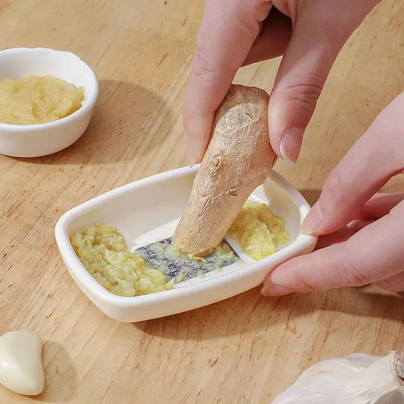 1pc Plastic Manual Garlic Grinder Ginger Grinder Used For Making Vegetable Puree Household Kitchen Tool