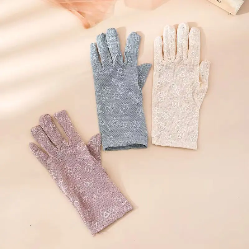 Women Fashion Bride Lace Driving Gloves Thin Lace Sunscreen Female Short UV Protection Gloves Goth Party Hollow-Out Mittens