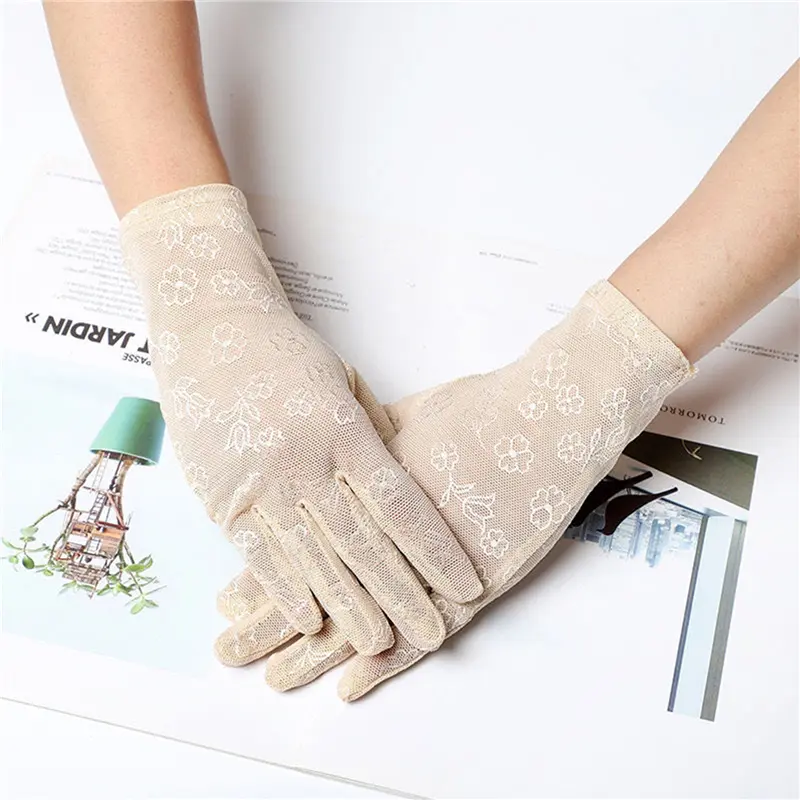 Women Fashion Bride Lace Driving Gloves Thin Lace Sunscreen Female Short UV Protection Gloves Goth Party Hollow-Out Mittens