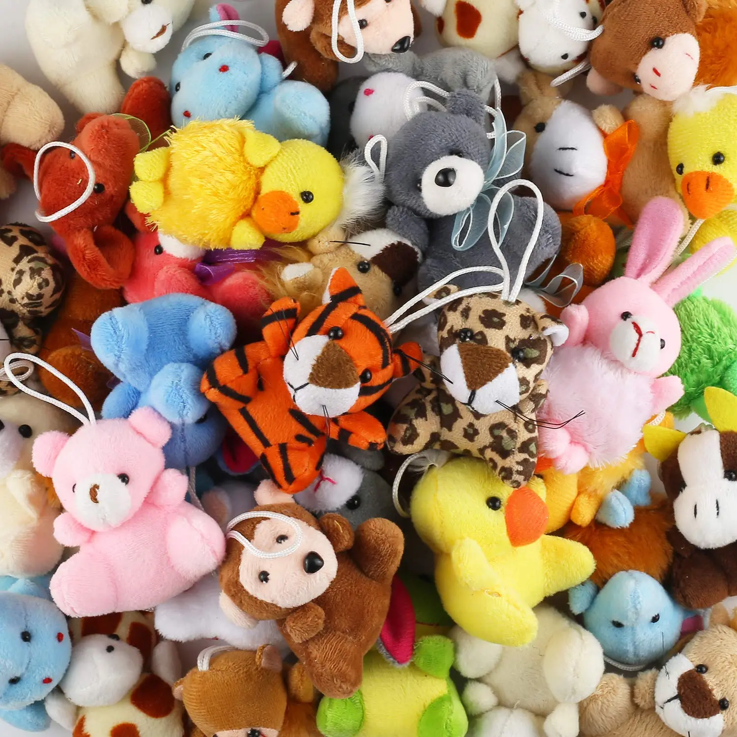 32 Piece Mini Plush Animal Toy Set, Cute Small Animals Plush Keychain Decoration for Themed Parties, Kindergarten Gift, Teacher