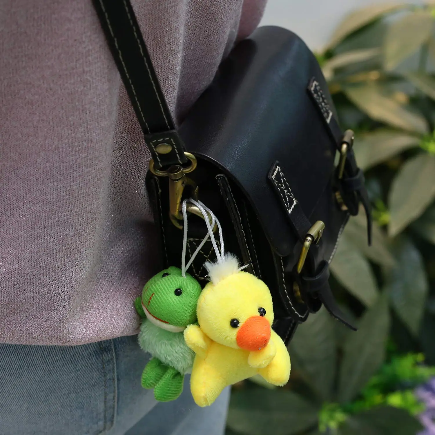 32 Piece Mini Plush Animal Toy Set, Cute Small Animals Plush Keychain Decoration for Themed Parties, Kindergarten Gift, Teacher