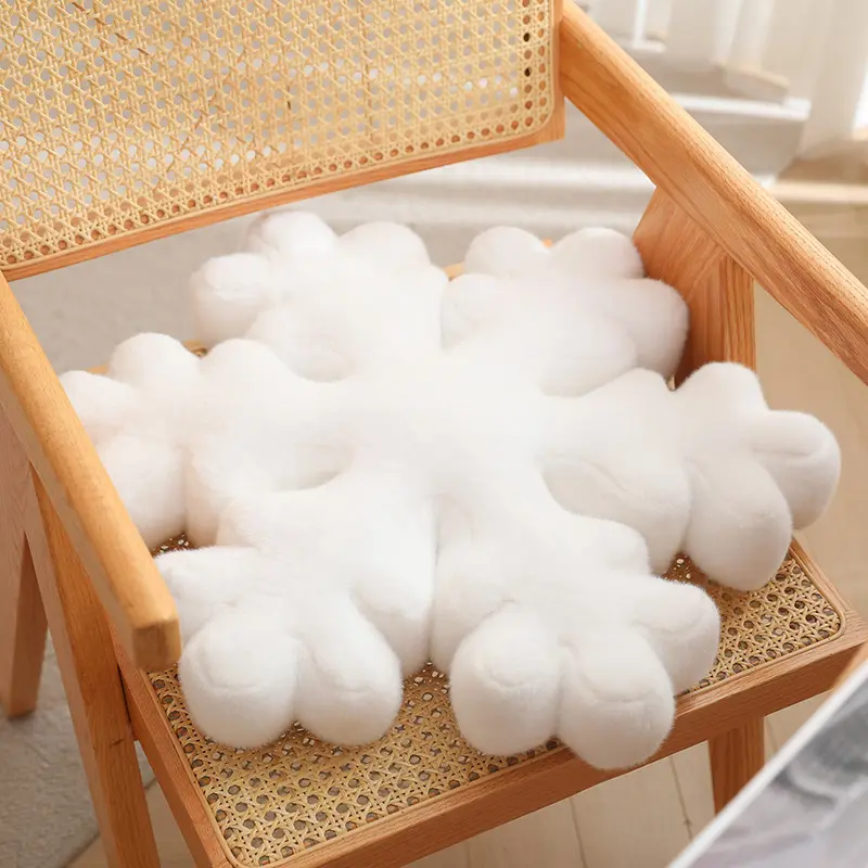 40cm/50cm/60cm Creative Snowflake Plush Cushion Soft Comfy Warm Cushion For Sofa/Chair/Flooring Pretty Home Decor For Christmas