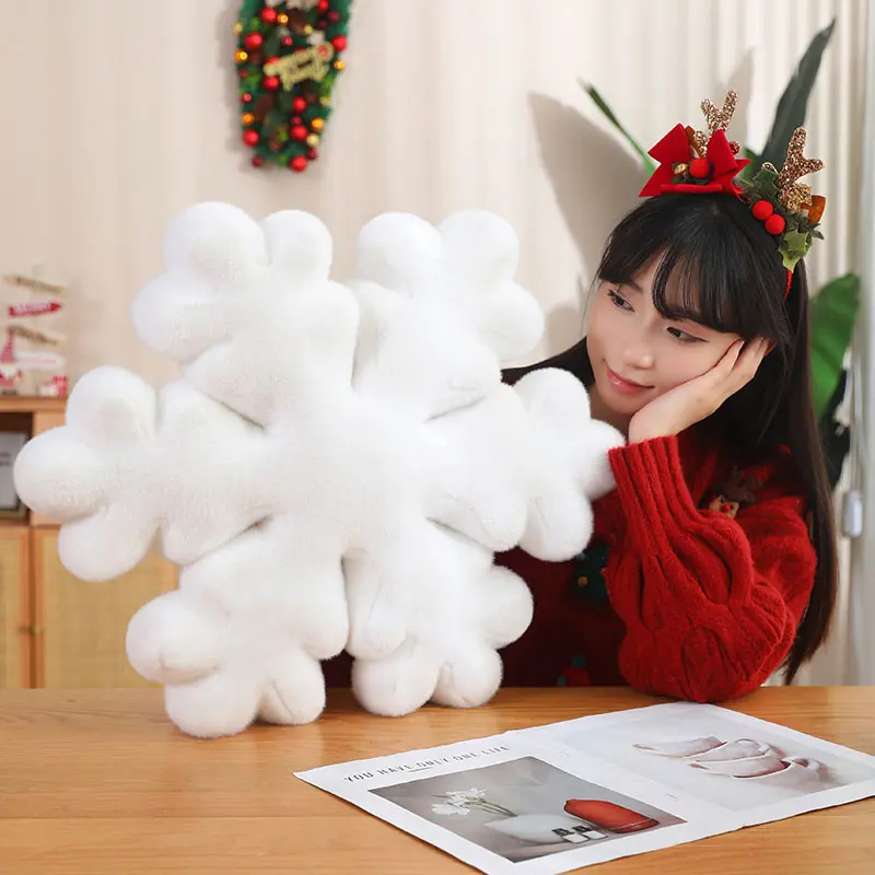 40cm/50cm/60cm Creative Snowflake Plush Cushion Soft Comfy Warm Cushion For Sofa/Chair/Flooring Pretty Home Decor For Christmas