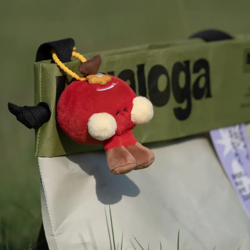 Give your girlfriend a creative little gift, a high-value plush toy