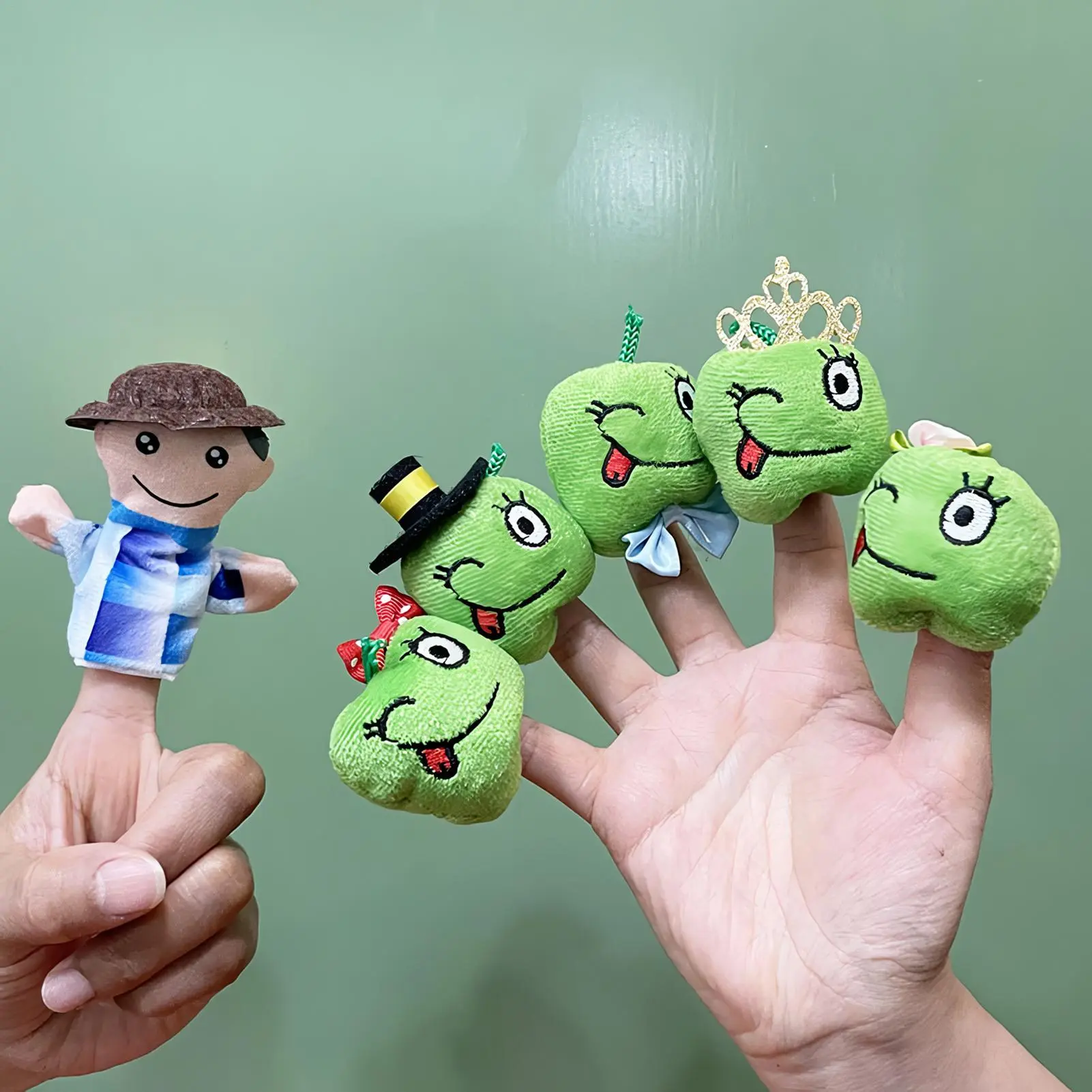 Finger Puppets 6 Pieces Cute Toddler Finger Puppets Interactive Plush Dolls Performance Props Developmental Learning Toys For
