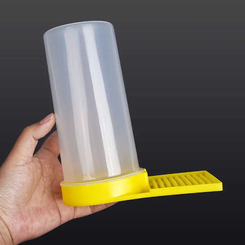 Bee Drinking Water Dispenser Feeder Beekeeping Honey Bee Feeders Watering Bees Tools Supplies Feeding Bee Drinker Tool 1Pcs