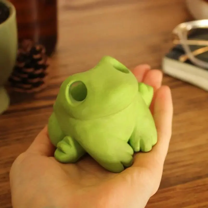 Frog candle holder Big-eyed Frog Candlestick Holder Creative Tabletop Candle Stand Vessel Scented Candle Holder Ornaments