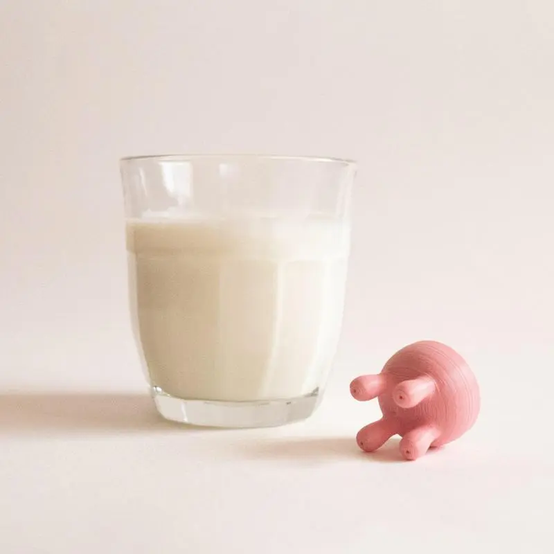 Funny Pouring Milk Bottle Cap Milk Carton Cap Milk Diverter Pour Spout Covers for Milk Bottles Pour Spout Covers for Friends