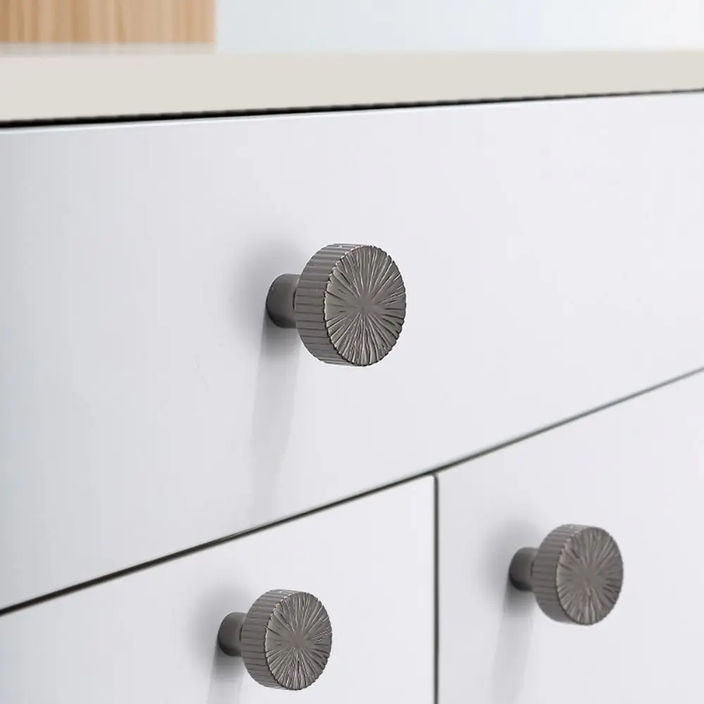 Luxury Zinc alloy Wardrobe Handle Bright Gold French Drawer Knob Anti Fingerprint Line Design Furniture Handle Drawer