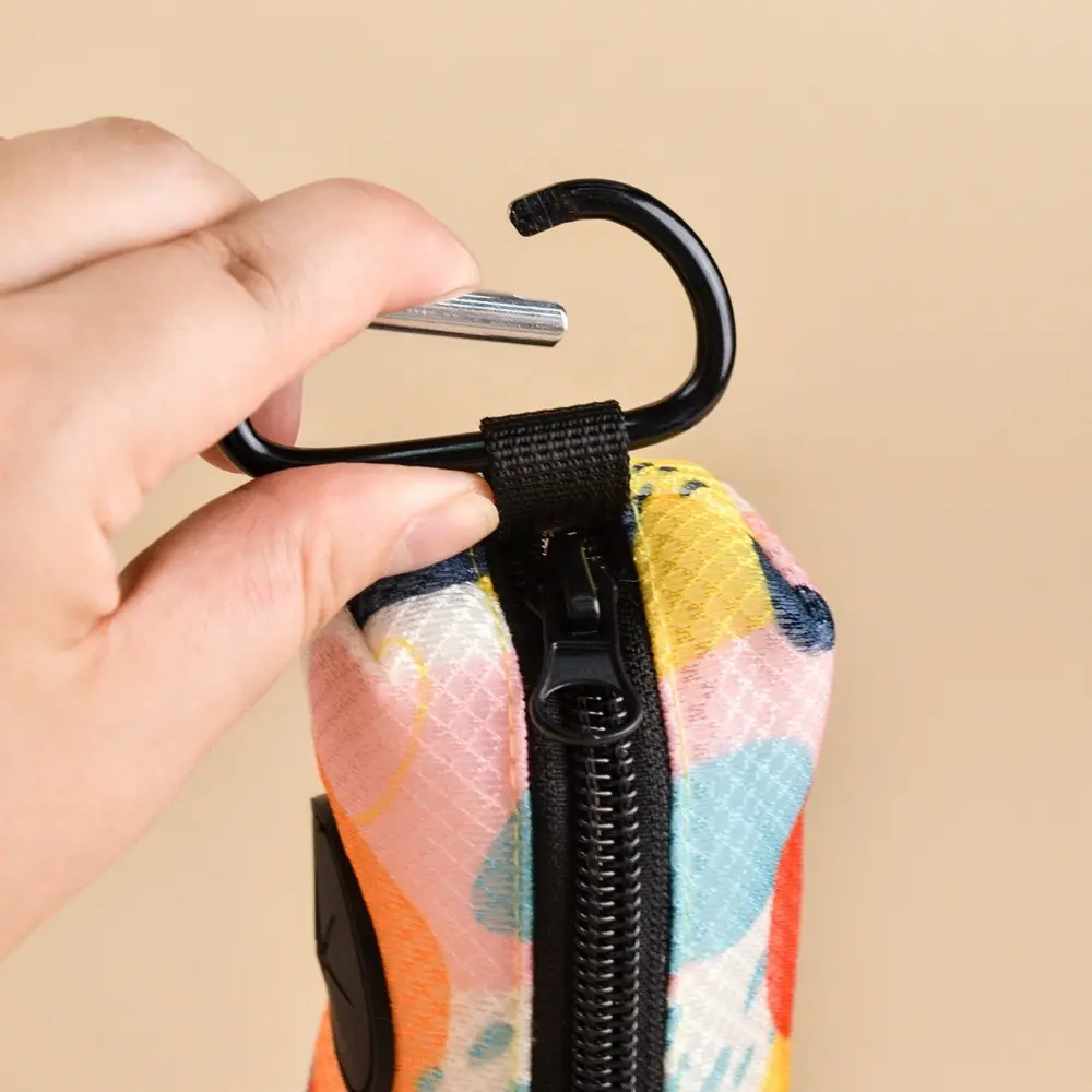 Portable Colorful Print Dog Poop Bag Dispenser Zipper with Buckle Waste Bag Organizer Hangable Garbage Bags Holder Pet Supplies