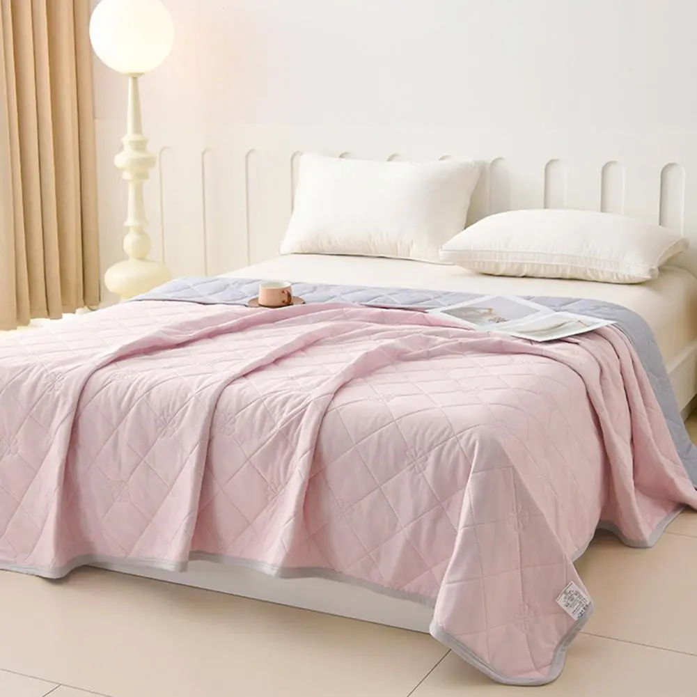 Compact Blanket Technology Quilt for Summer Lightweight Design for Refreshing Sleep Easy Care Solution for Hot Nights