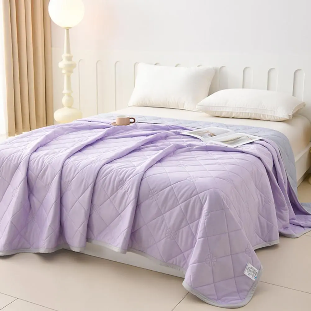 Compact Blanket Technology Quilt for Summer Lightweight Design for Refreshing Sleep Easy Care Solution for Hot Nights