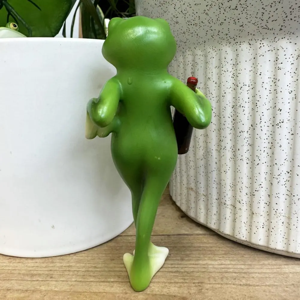 Outdoor Frog Decor Whimsical Frog Figurine Planters for Garden Decor Resin Frog Statue Edge Hugger for Flower Pots for Women