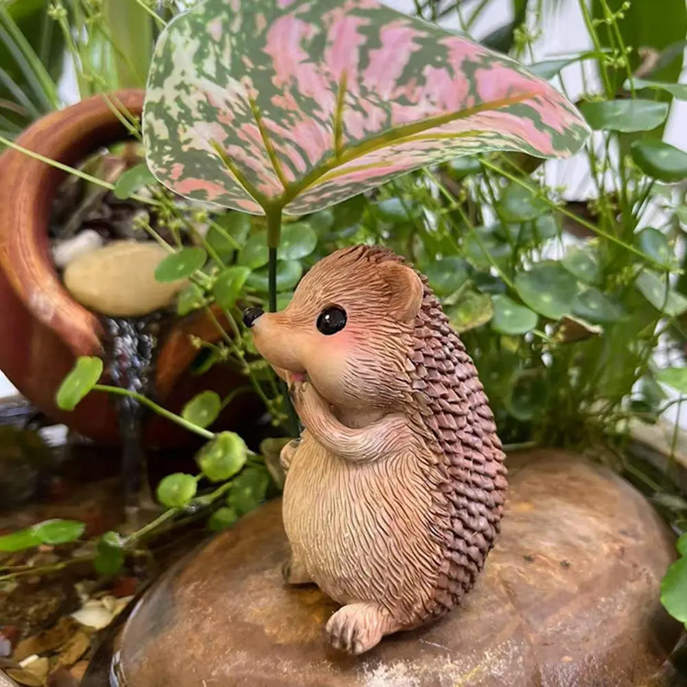 Colorful Resin Hedgehog Statue Adorable Hedgehog Figurine with Leaf Umbrella for Outdoor Garden Decor Resin Statue for Patio