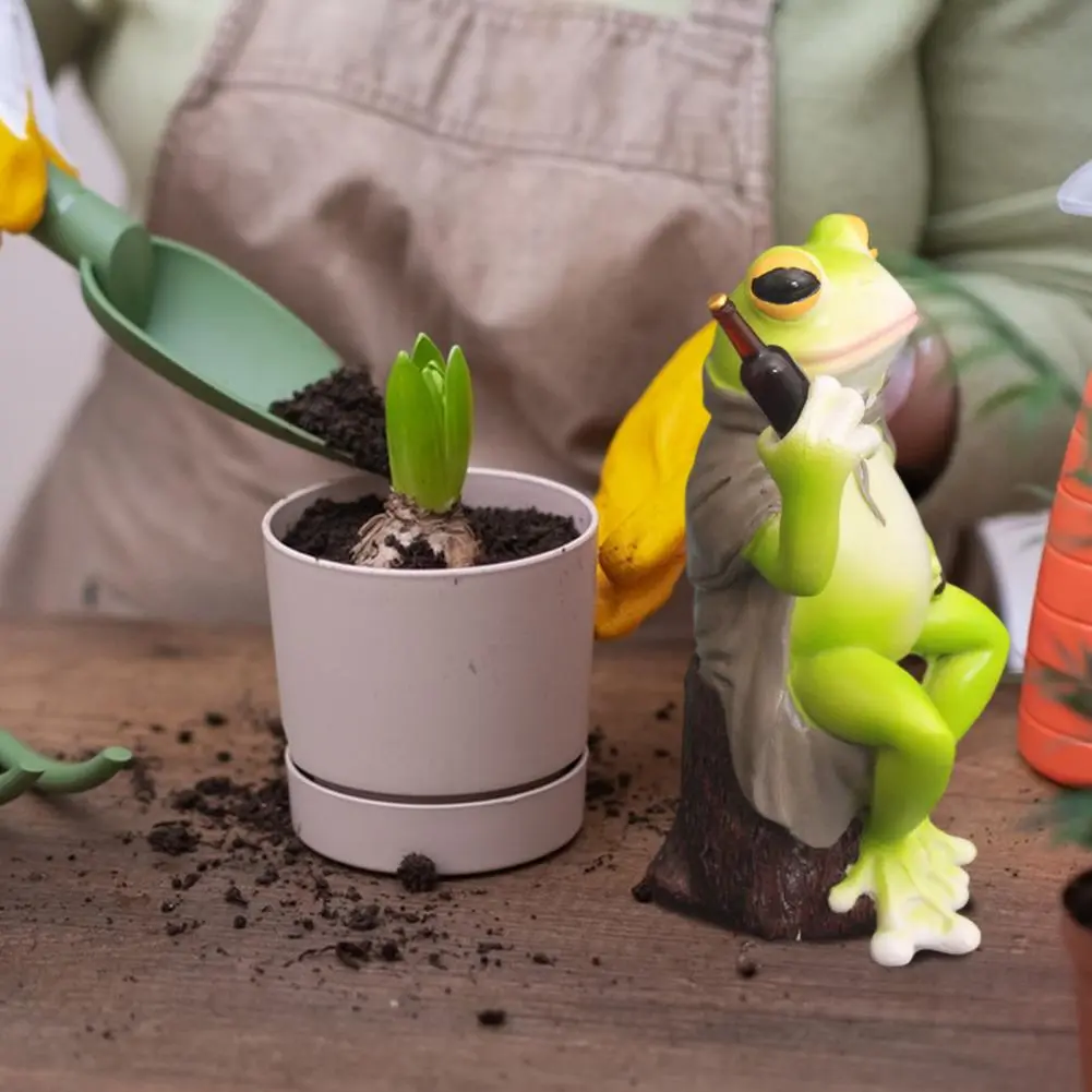 Resin Frog Sculpture Whimsical Cartoon Frog Statue for Home Garden Decor Resin Sitting Frog Figurine on Stump Indoor Outdoor