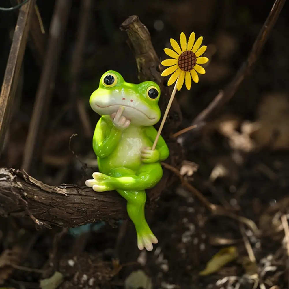 Frog Garden Ornament Realistic Resin Frog Statue for Garden Pond Aquarium Decor Thinking Frog Holding Flower Ornament for Home