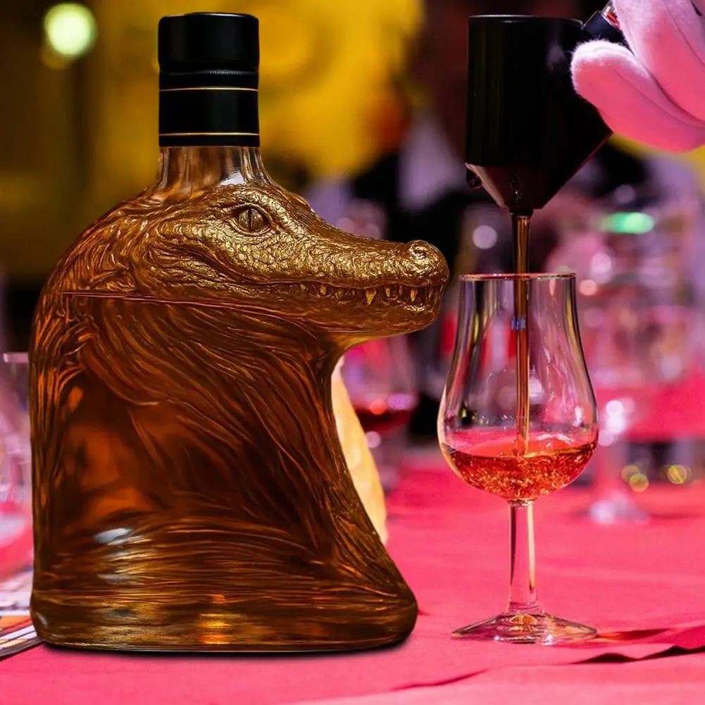 Tropical Themed Whiskey Bottle Handmade Crocodile Head Glass Wine Decanter for Whiskey Vodka Beer Artistic Beverage for Home