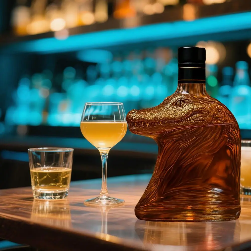 Tropical Themed Whiskey Bottle Handmade Crocodile Head Glass Wine Decanter for Whiskey Vodka Beer Artistic Beverage for Home
