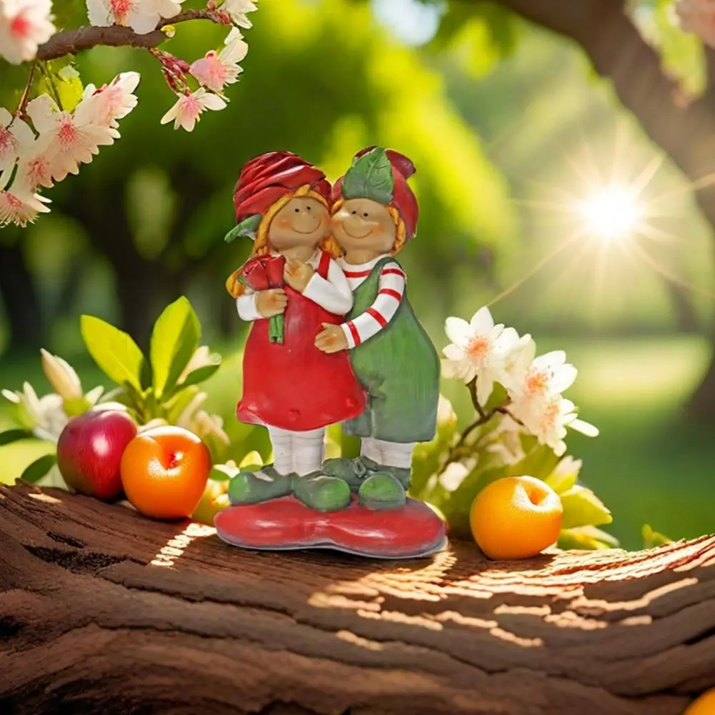 Environmentally Friendly Couple Figurines Romantic Resin Couple Figurines with Roses for Home Decor Wedding Table for Home
