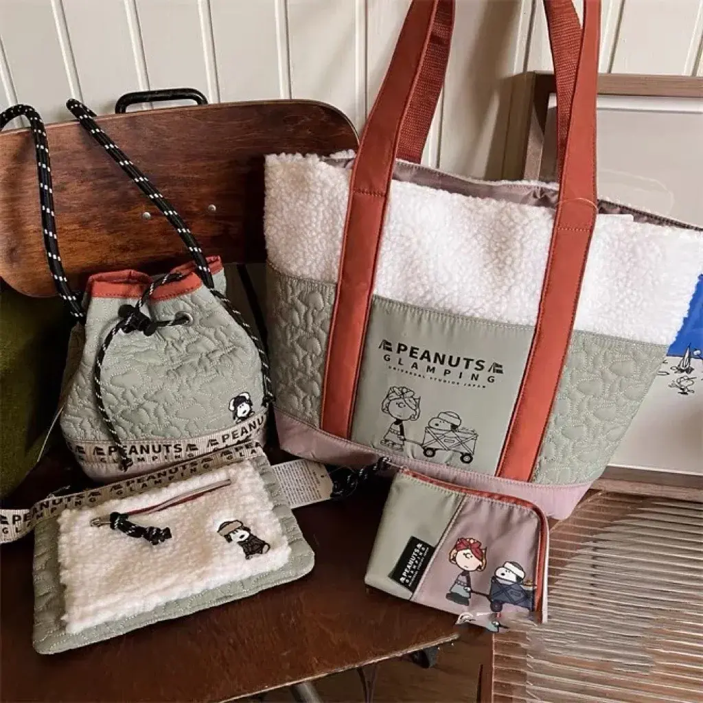 Cartoon Snoopy Plush Embroidered Shoulder Bag Large Capacity Fashion Tote Travel handbag