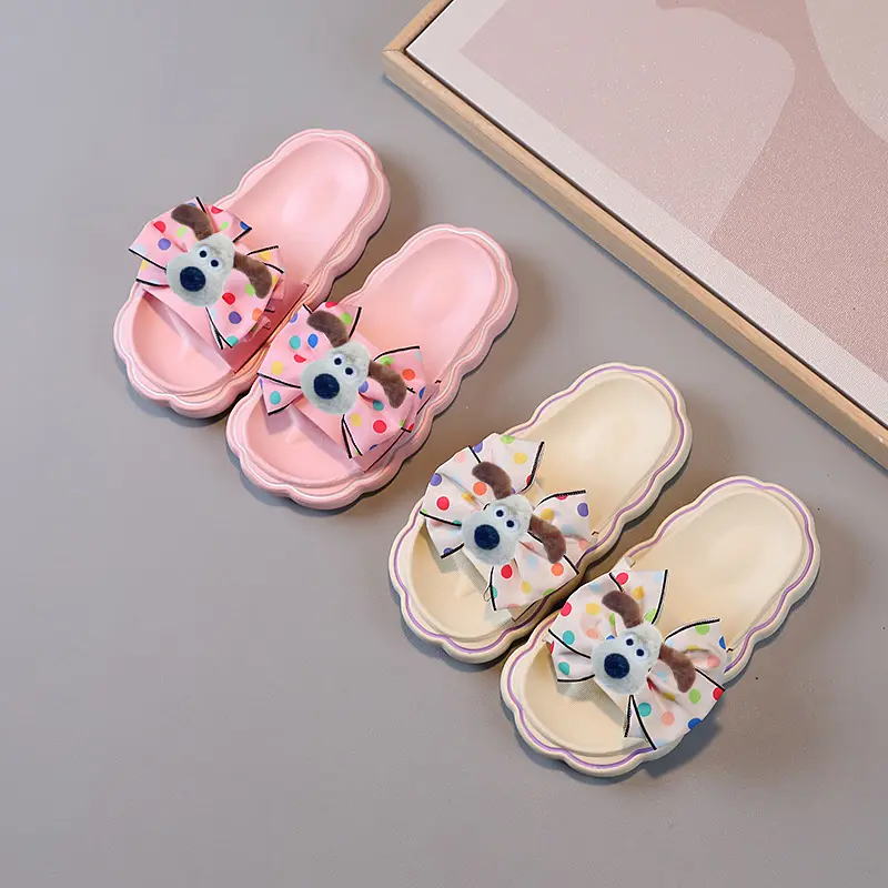 Snoopy baby cartoon Slippers Girl Summer Indoor Home Home Bath Women Wear Stepping on Shit Feeling Non-slip children Sandals