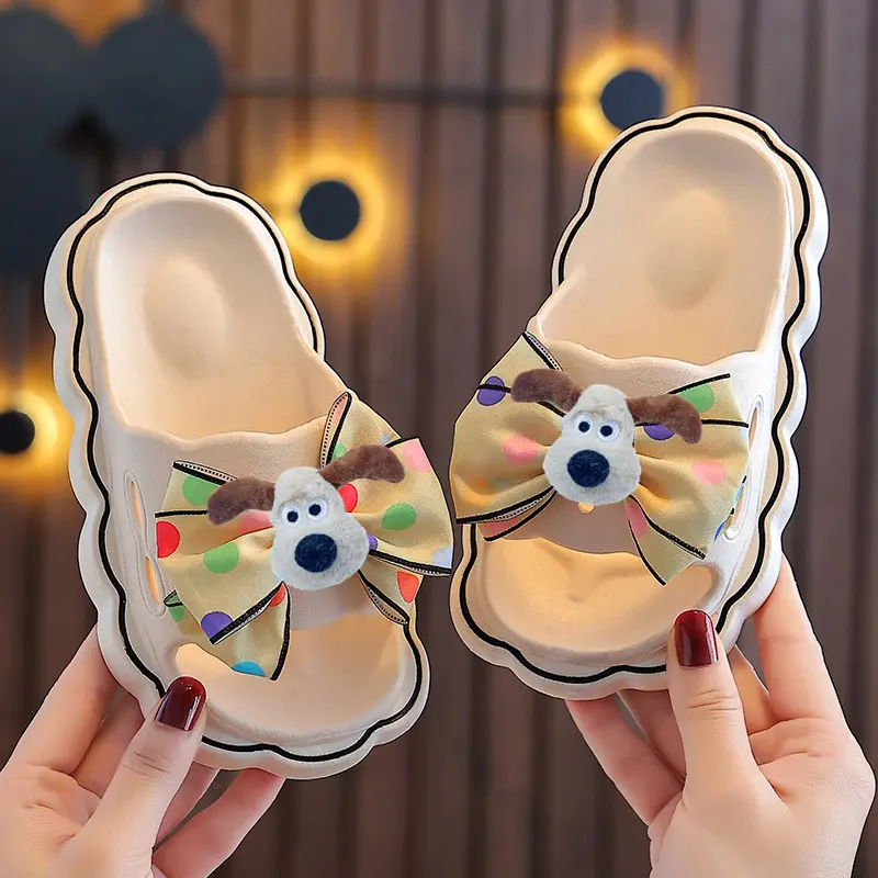Snoopy baby cartoon Slippers Girl Summer Indoor Home Home Bath Women Wear Stepping on Shit Feeling Non-slip children Sandals