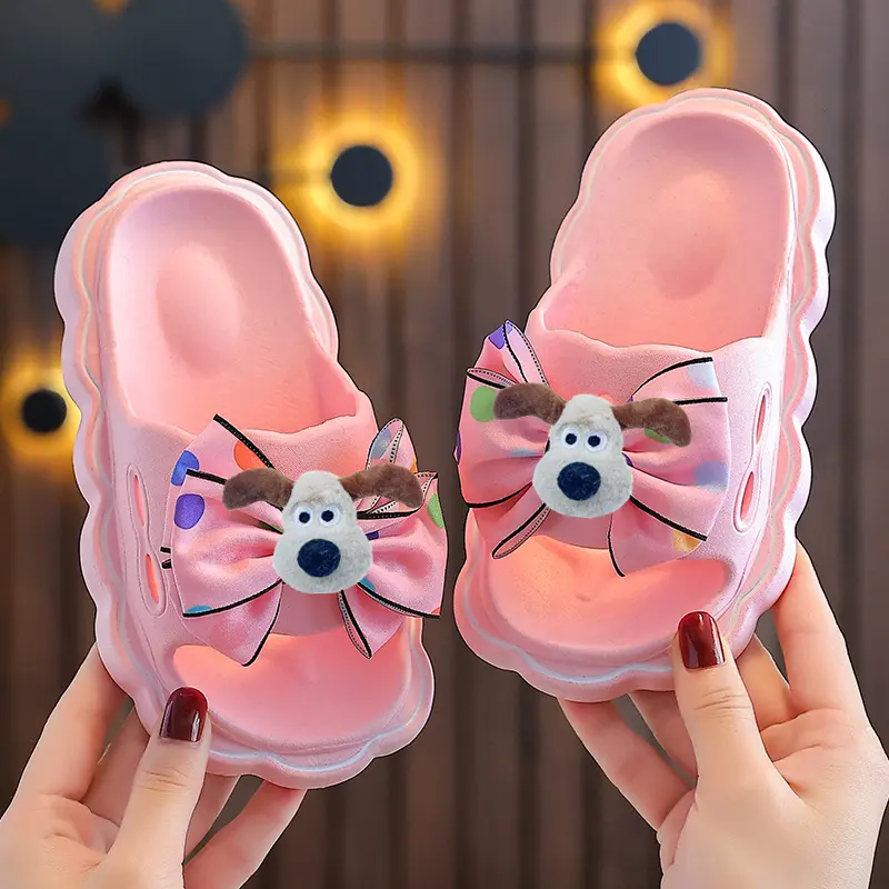 Snoopy baby cartoon Slippers Girl Summer Indoor Home Home Bath Women Wear Stepping on Shit Feeling Non-slip children Sandals