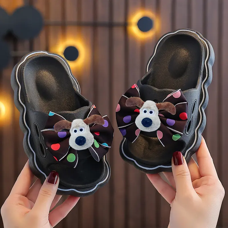 Snoopy baby cartoon Slippers Girl Summer Indoor Home Home Bath Women Wear Stepping on Shit Feeling Non-slip children Sandals