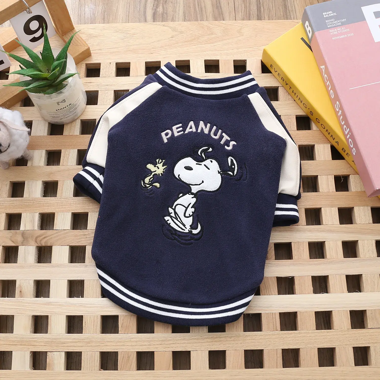 Snoopy's New dog Autumn and winter Four-legged clothes Baseball coat Warm  pet dog Jacket Pet Dog Clothes