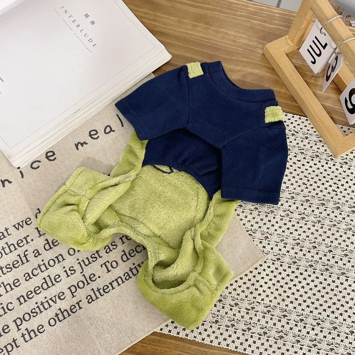 Snoopy baby autumn and winter new patchwork flannel warm and breathable pet dog two-legged coat clothes pet clothes jacket dog