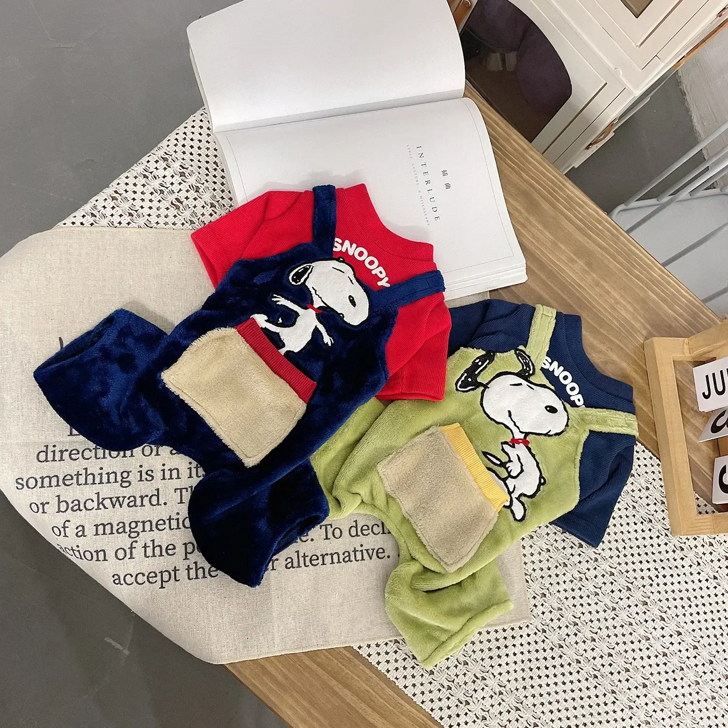Snoopy baby autumn and winter new patchwork flannel warm and breathable pet dog two-legged coat clothes pet clothes jacket dog