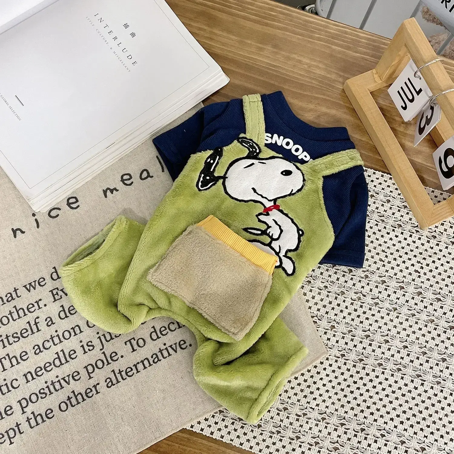 Snoopy baby autumn and winter new patchwork flannel warm and breathable pet dog two-legged coat clothes pet clothes jacket dog