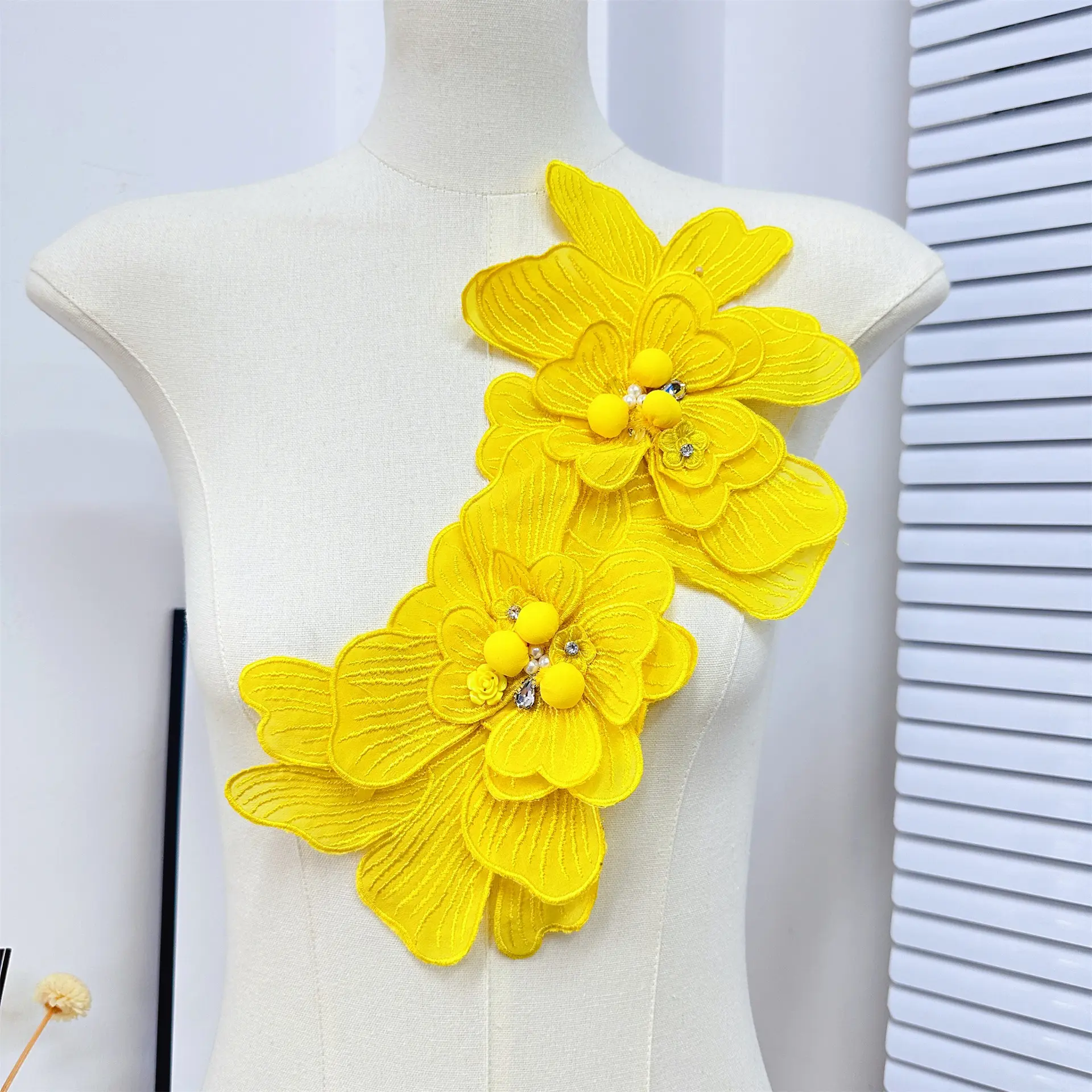 1Pc Flower Pearl Embroidery Patches Fabric For Evening Dress Clothing Accessories Sewing Patch Handmade Applique Repair Crafts