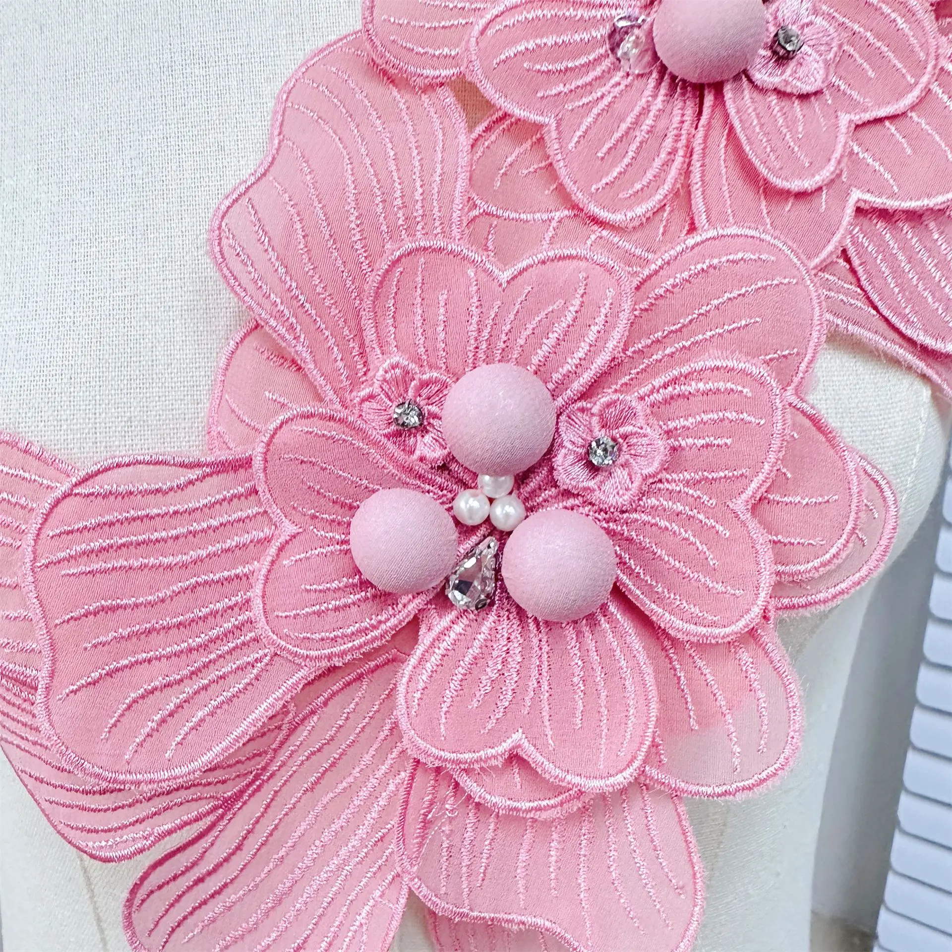 1Pc Flower Pearl Embroidery Patches Fabric For Evening Dress Clothing Accessories Sewing Patch Handmade Applique Repair Crafts