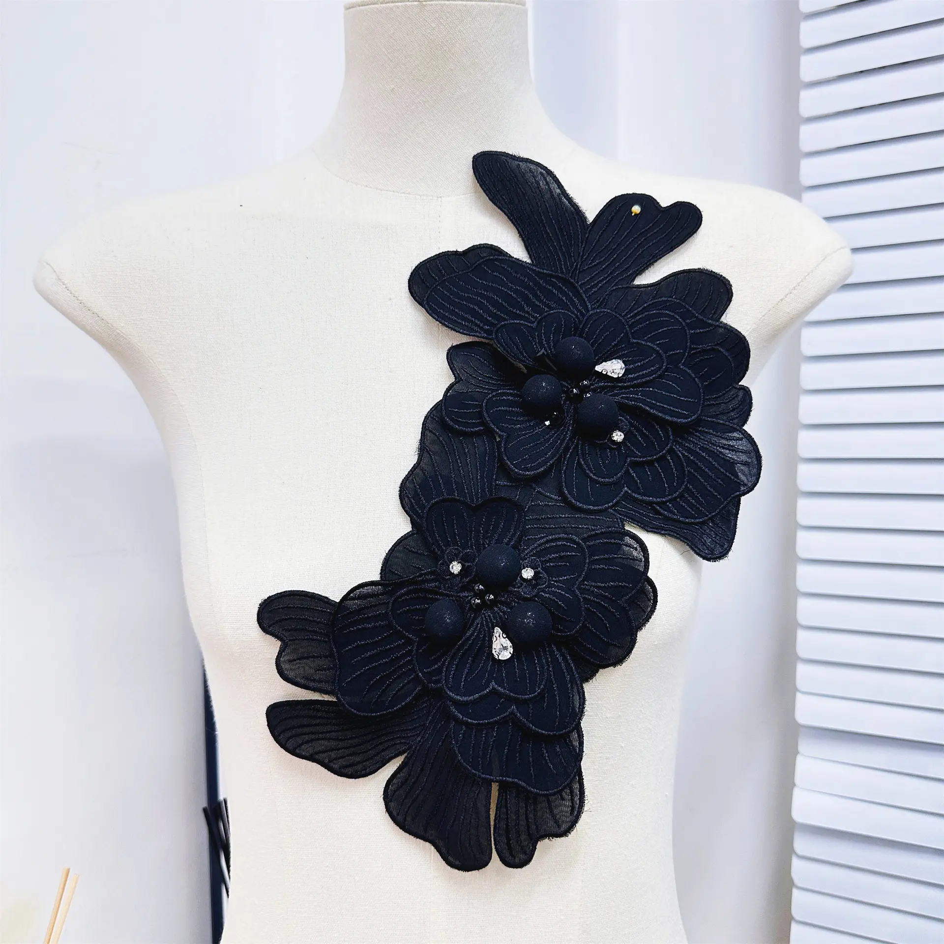1Pc Flower Pearl Embroidery Patches Fabric For Evening Dress Clothing Accessories Sewing Patch Handmade Applique Repair Crafts