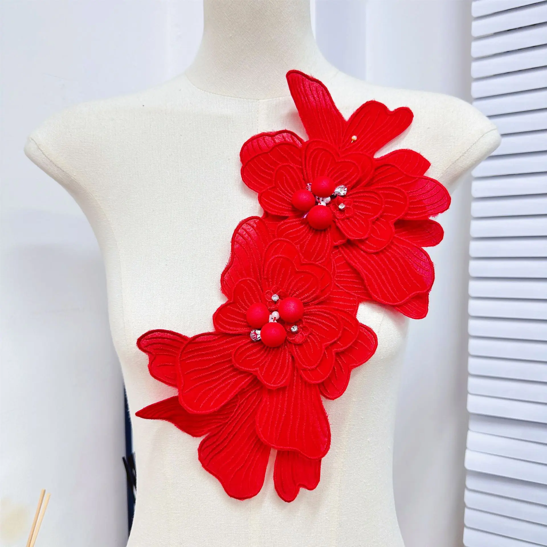 1Pc Flower Pearl Embroidery Patches Fabric For Evening Dress Clothing Accessories Sewing Patch Handmade Applique Repair Crafts