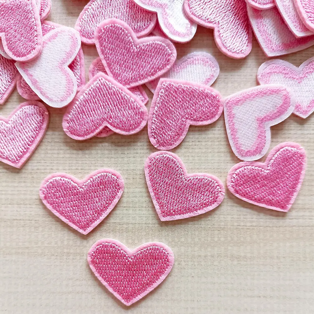 20Pcs Pink  Heart Embroidery Patch For Jeans  Bags Hats Decoration Iron On Patches Repair  Crafts Supplies 2.54CM