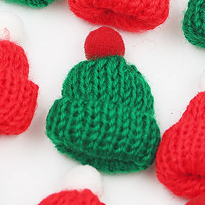 (10 Pcs/pack) 6x4cm Christmas Mini Knitted Hat Yarn Finger Hat Decoration Holiday Party Handmade DIY Baking Accessories Pendant
