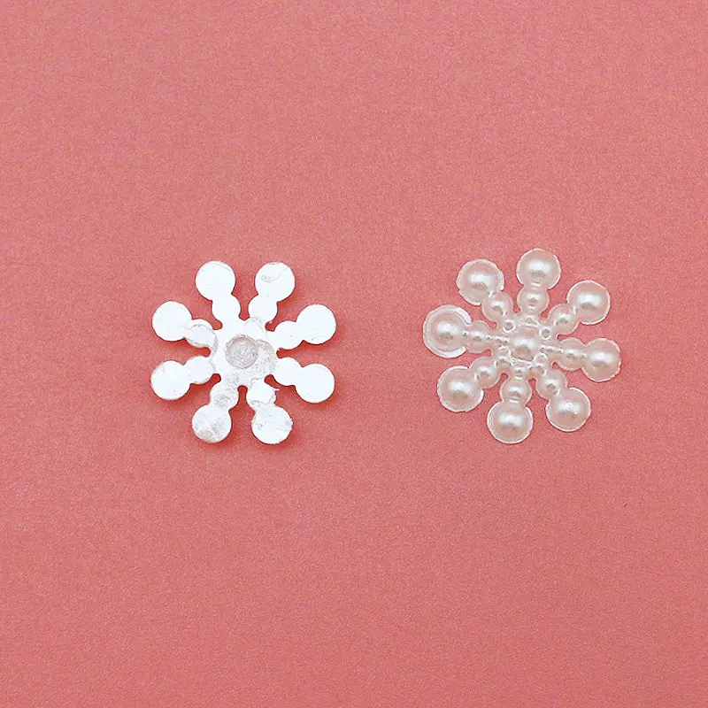 (100pcs/pack)15mm White Pearl Resin Snowflake Simulated Plastic Snowflakes Decorative Christmas Tree Decorations New Year Party